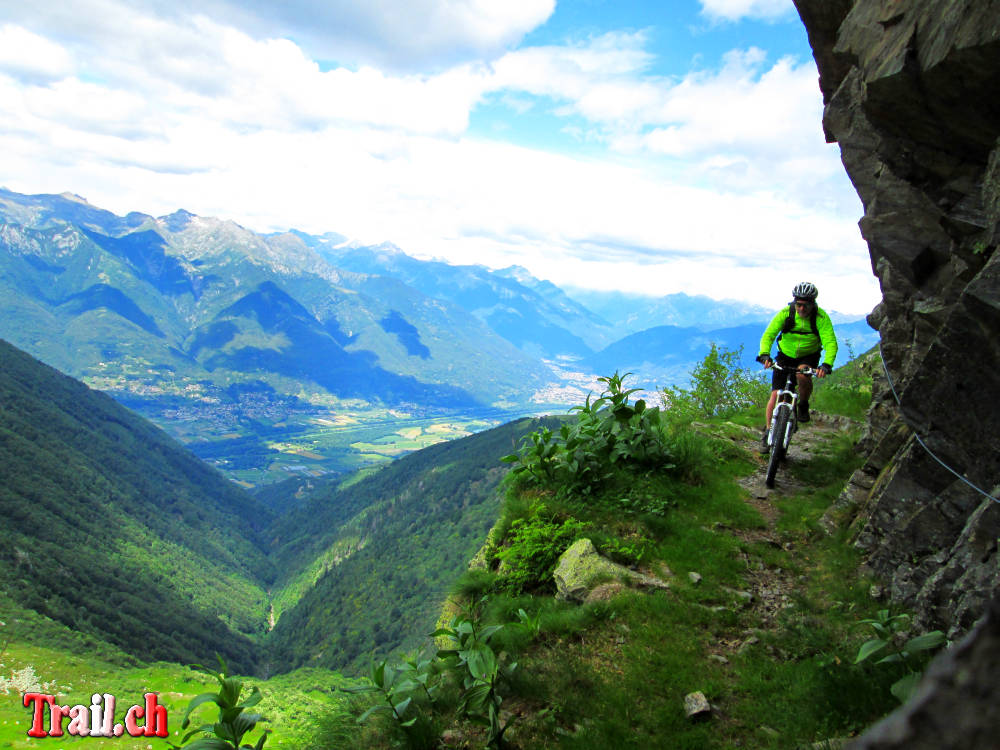 Monte Tamaro nach Alpe di Neggia - Wanderweg