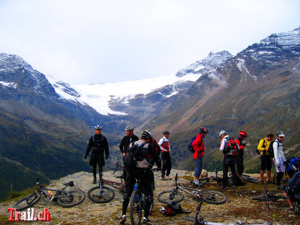 Alp Grüm im Val Poschiavo - hinten Palü Gletscher