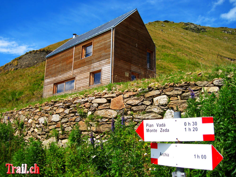 Rifugio Biwak Pian Vada an der Militärstrasse hoch zum Monte Zeda