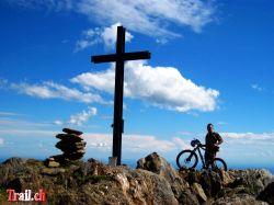 Monte Zeda Gipfel Kreuz Mein Ziel ist erreicht