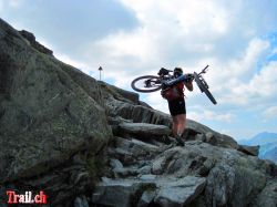Steiler Einstieg in den Aletsch Trail