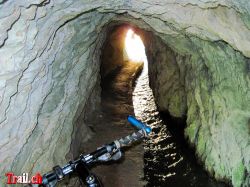uone Tunnel im Baltschiedertal Mountainbike Singletrail an der Lötschberg Südrampe Wallis