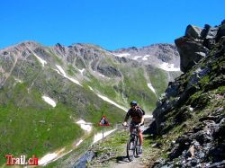 Unter dem Muttgletscher und Tällistock nach Bidmer