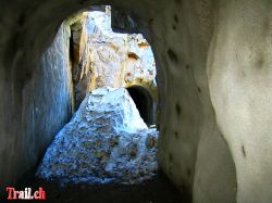 Schnee im Tunnel vom Furka Richtung Bidmer erhöht die Schwierigkeit