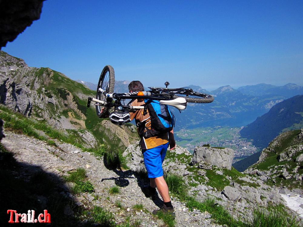 Bälmeten Gipfel Tour - Panorama auf den Urner Talboden mit Altdorf und Vierwaldstättersee
