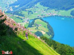 Singletrail an den steilen Hängen über dem Lungernsee