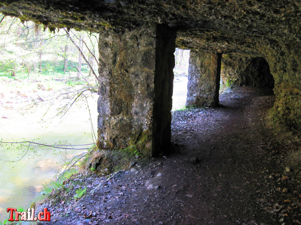 Felsengallerie bei an der Sihl beim Sihlsprung bei der Mountainbike Tour Ägerital Gottschalkenberg Gubel Sihl Lorzentobel Ägerisee