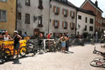 Der Zielraum in Chur nach dem Downhill Rennen (35kb)