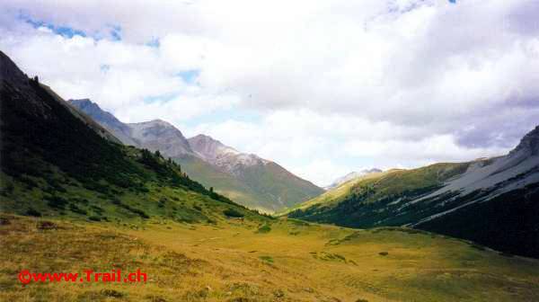 Blick zur Alp Astras hinunter 