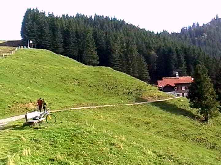 Holzegg: Hier beim Sitzbank links beginnt die Abfahrt Richtung Schwyz