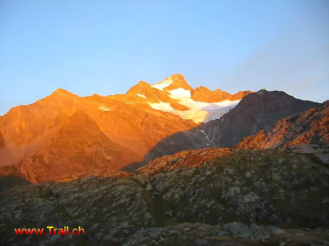 Sustenhorn im Abendrot vom Susten Hospiz gesehen