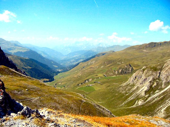 Blick hinunter nach Langwies ins Sapün / Schanfigg