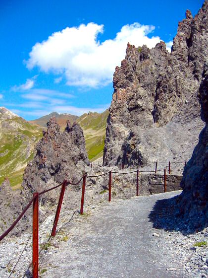 Weg zwischen Strelapass und Weissfluhjoch